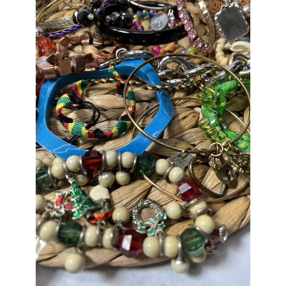 Lot Of 50 Pieces Junk Bracelet Lot Vintage Wearable Junk Drawer DIY Crafting - Picture 3 of 8